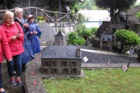Zwiedzanie makiety Lourdes sprzed 160 lat