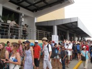 Pierwsza nad Kanał Panamski. Kolejki przed wejściem na taras widokowy i do muzeum.