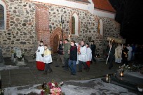 Procesja rezurekcyjna zamyka liturgię Wigiliii Paschalnej