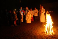 Liturgia Światła w Wigilię Paschalną rozpoczyna Wielką Noc Zmartwychwstania Pańskiego - trzeci dzień Triduum Paschalnego