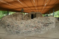 Ruiny baptysterium w którym został ochrzczony Mieszko I