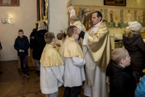 Indywidualna modlitrwa w intencji dzieci zakończyła liturgię powitania figury św. Michała.